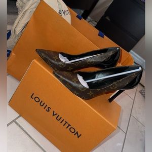 Louie Vuitton Cheri Pumps